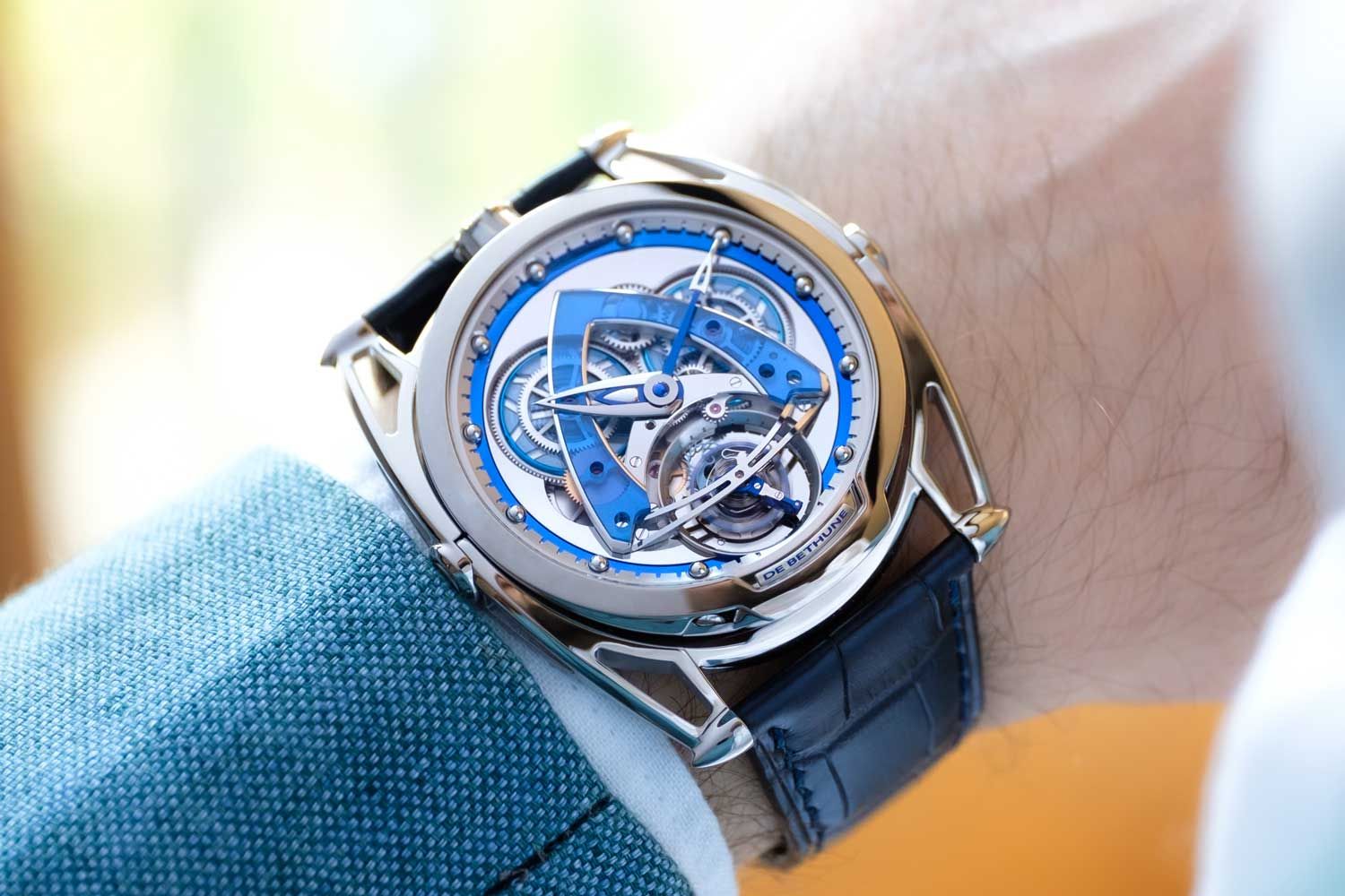 De Bethune DB28 Steel Wheels Sapphire Tourbillon features the brand’s 5Hz 30-second tourbillon with the world’s lightest cage, weighing just 0.18 grams