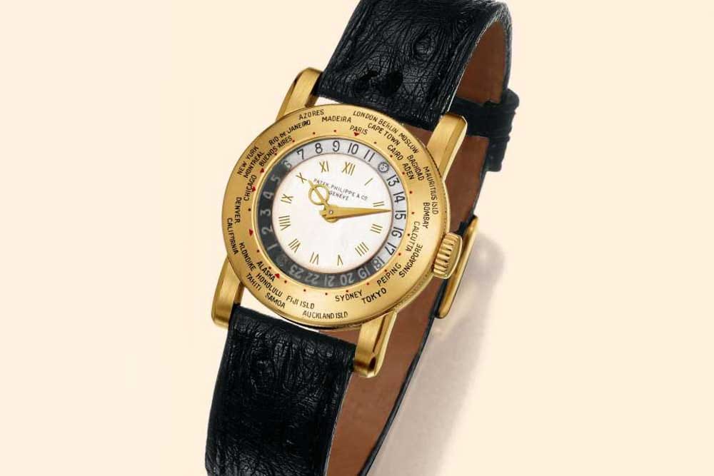 Patek Philippe’s 1937 ref. 542 HU, which has a bezel that displays Honolulu with a red triangle as a half time zone, between Alaska and Samoa zones. (Image: Antiquorum)