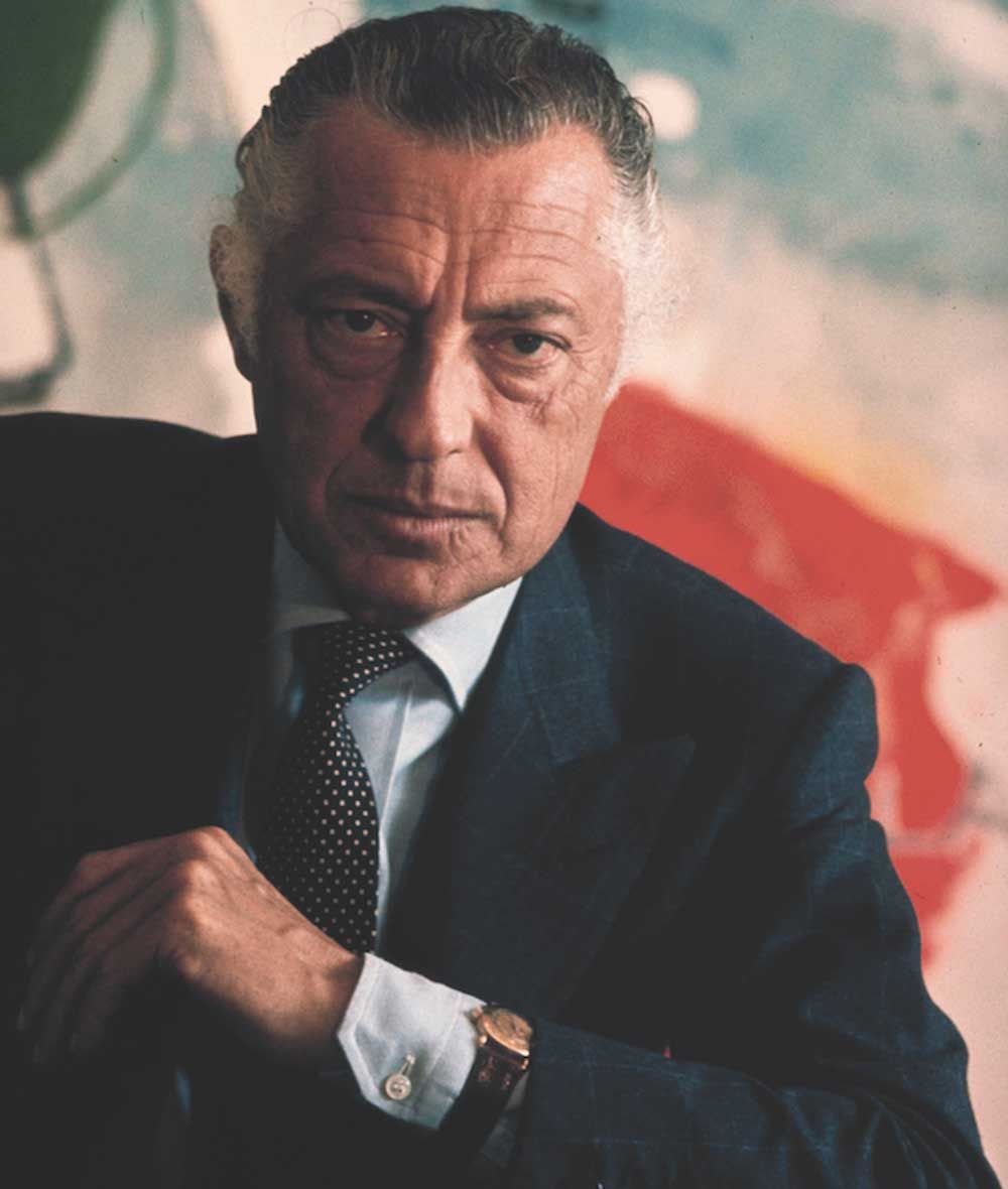 The impeccably stylish and charming Gianni Agnelli, would always wear his Patek Philippe ref. 1415 around his shirt cuff . (Image: The Rake)