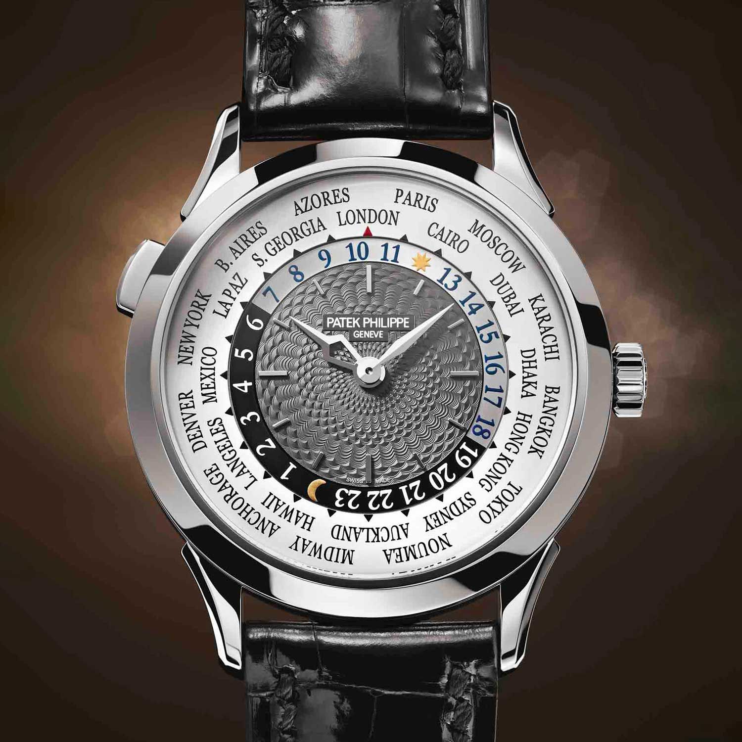 The ref. 5230 was the first modern World Timer without crown guards